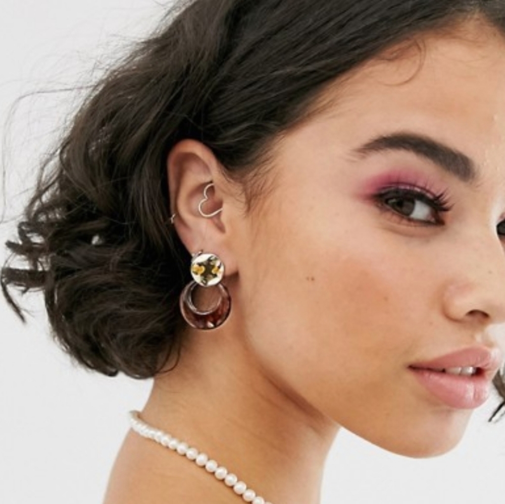 RECLAIMED VINTAGE 2 PC Gold & Tort Earrings*